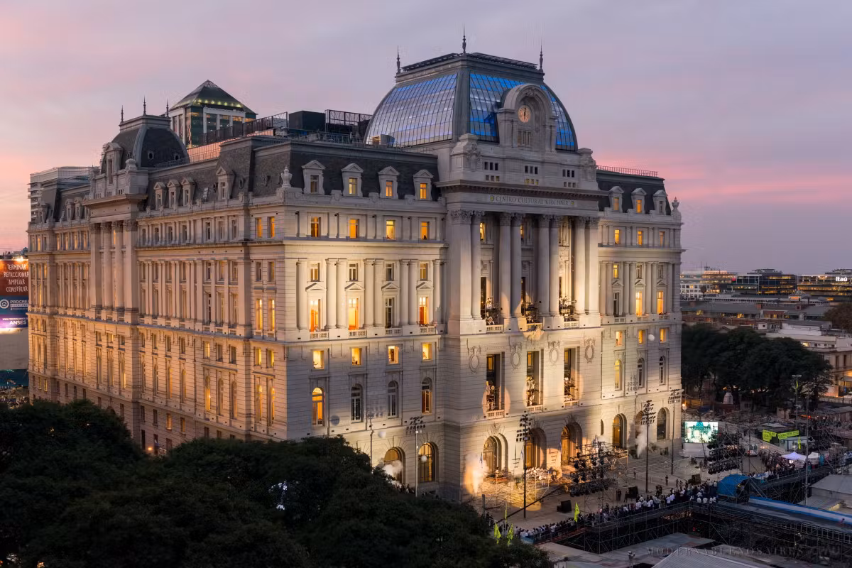 Foto panorâmica externa do Maior centro cultural da América Latina em Buenos Aires